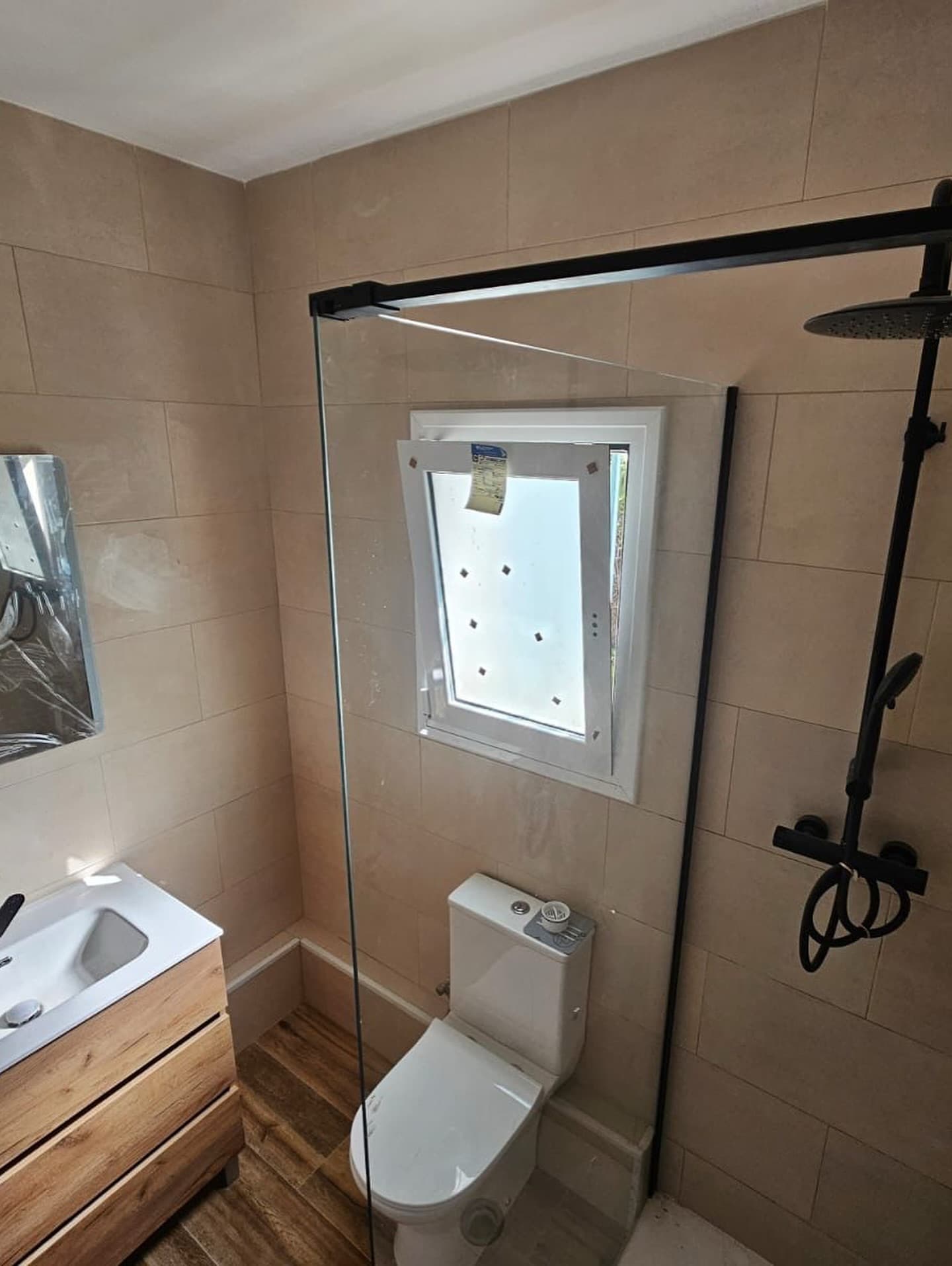 Baño Moderno con Espejo LED